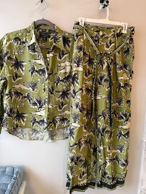 Tahari 100% Linen Green Palm-Print Button Front Shirt and pant set multiple size
